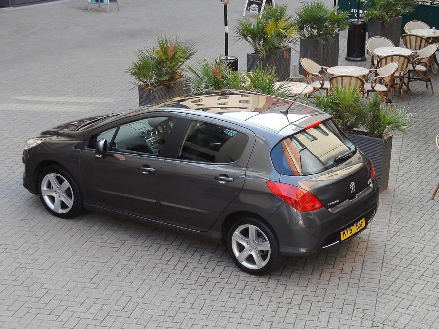  Peugeot 308 5-Door 2008 года  (UK) (фото 12 из 14)